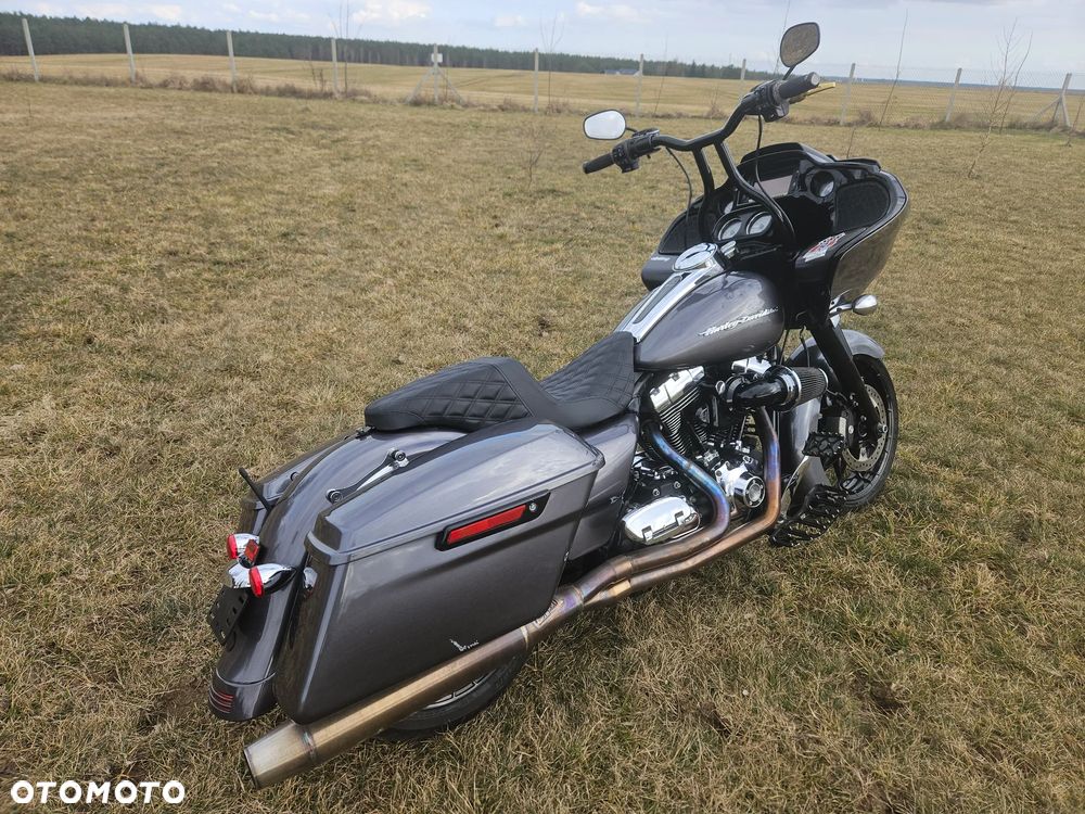 Harley-Davidson Touring Road Glide - 2