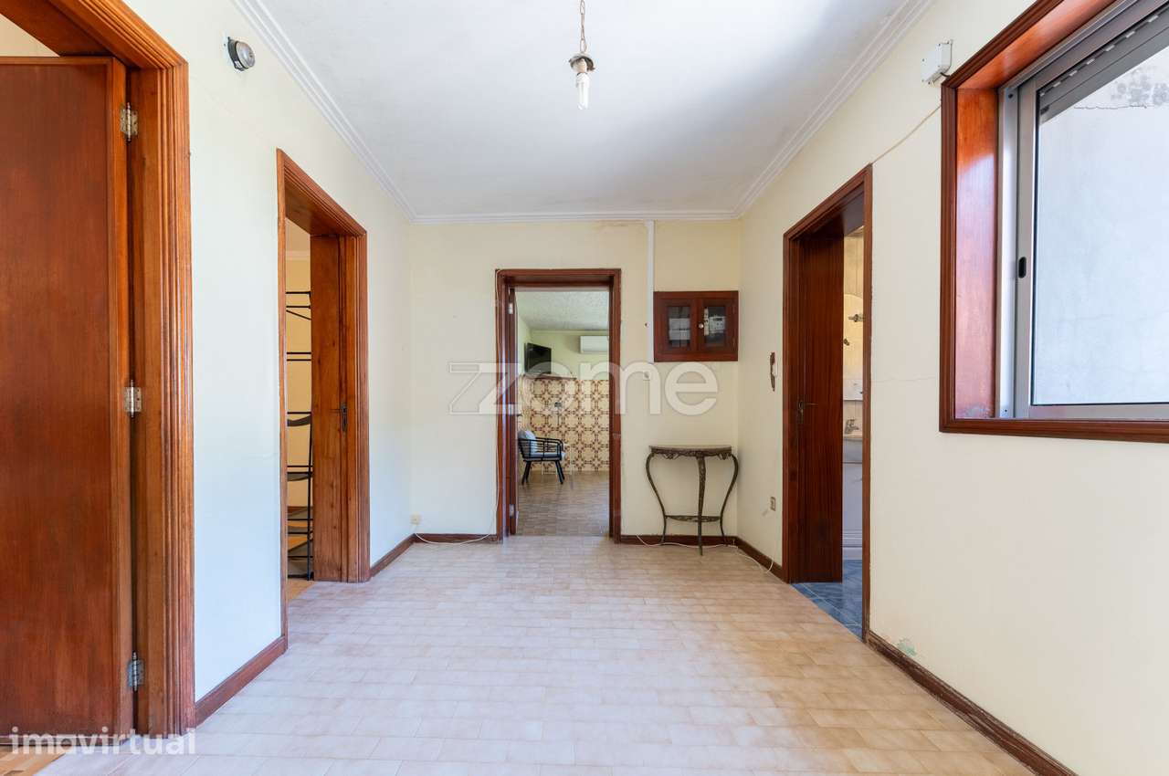 Moradia T2 térrea com 2 terrenos urbanos - Santa Maria da Feira - Grande imagem: 4/38
