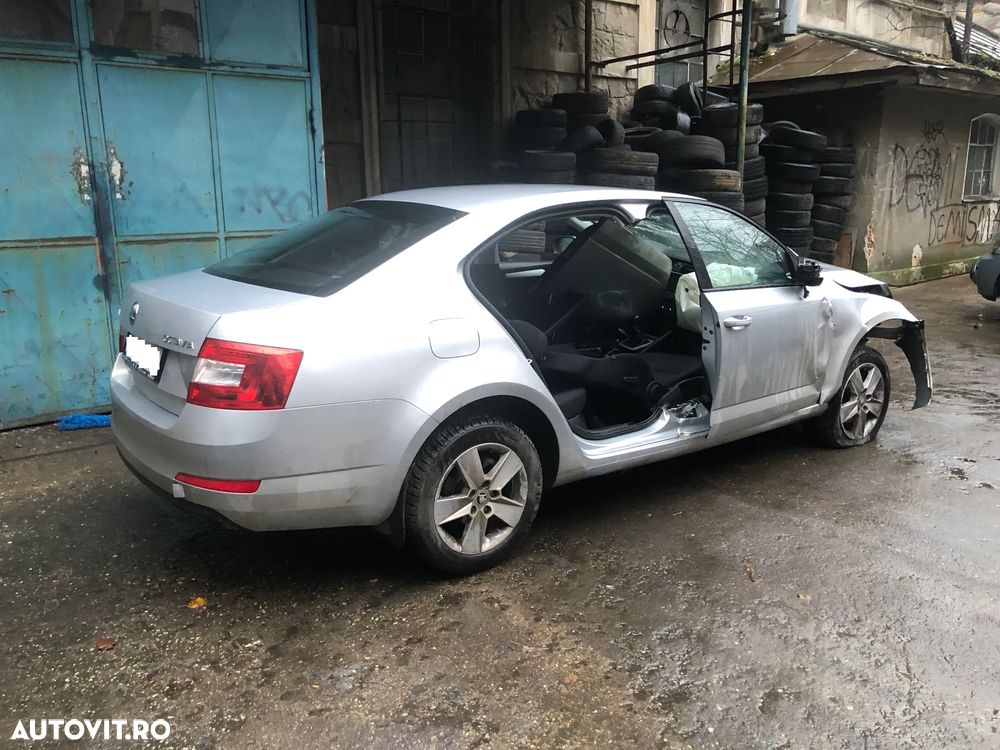 Dezmembrez Skoda Octavia 2014 diesel gri argintiu - 2