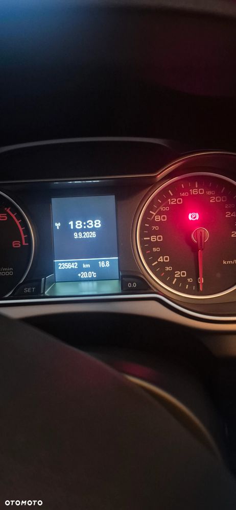 Audi A4 Avant 2.0 TDI Quattro S tronic - 5