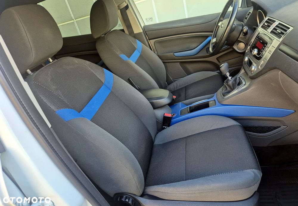 Ford Kuga 2.0 TDCi 2x4 Titanium - 12