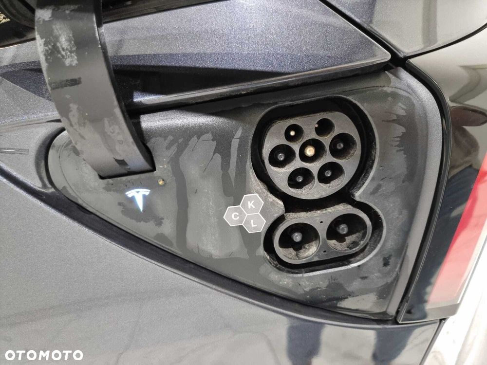 Tesla Model 3 - 32