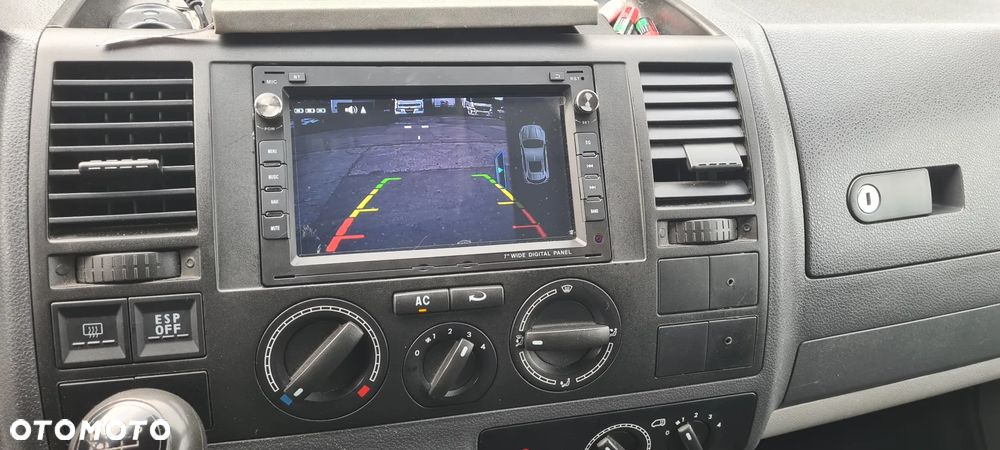 Volkswagen Caravelle - 11