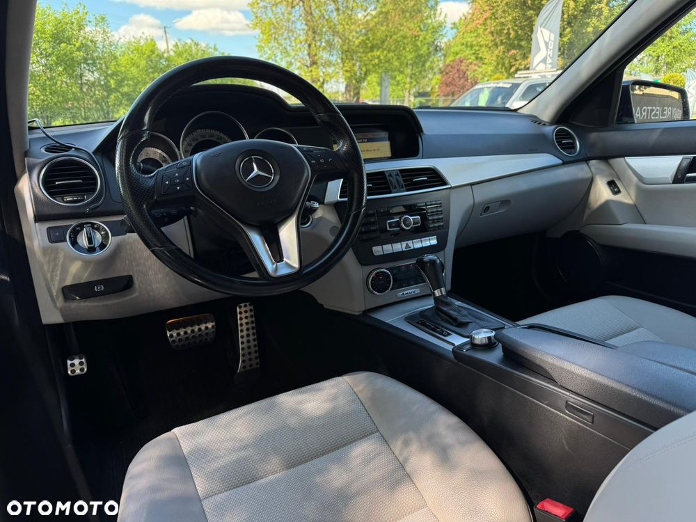 Mercedes-Benz Klasa C 350 CDI DPF 4Matic 7G-TRONIC BlueEFFICIENCY Avantgarde - 12