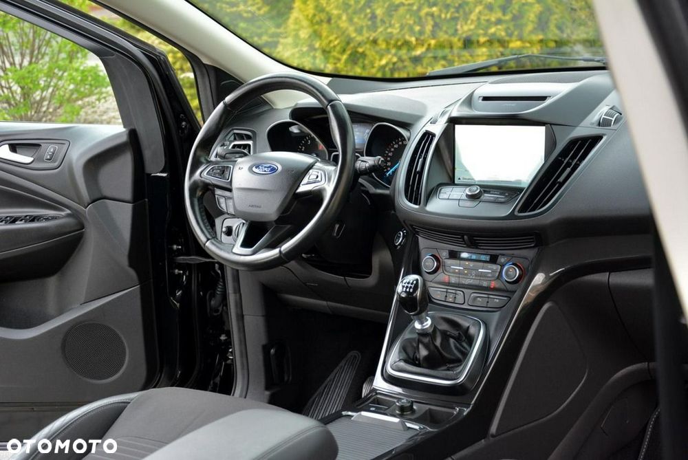 Ford Kuga 1.5 EcoBoost 2x4 Titanium - 19