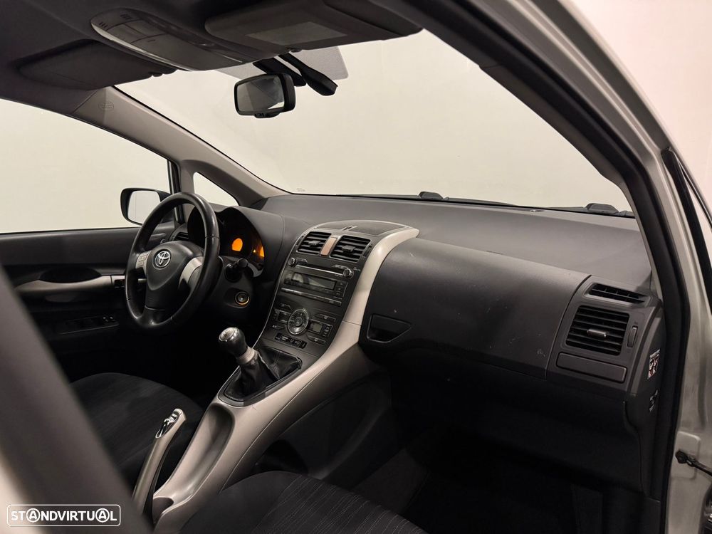 Toyota Auris 1.4 D-4D Sol - 23