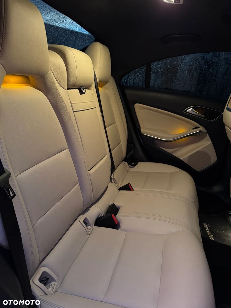 Mercedes-Benz CLA 250 4-Matic - 11