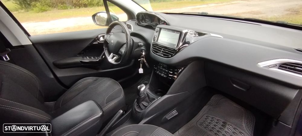 Peugeot 208 1.2 PureTech Style - 4