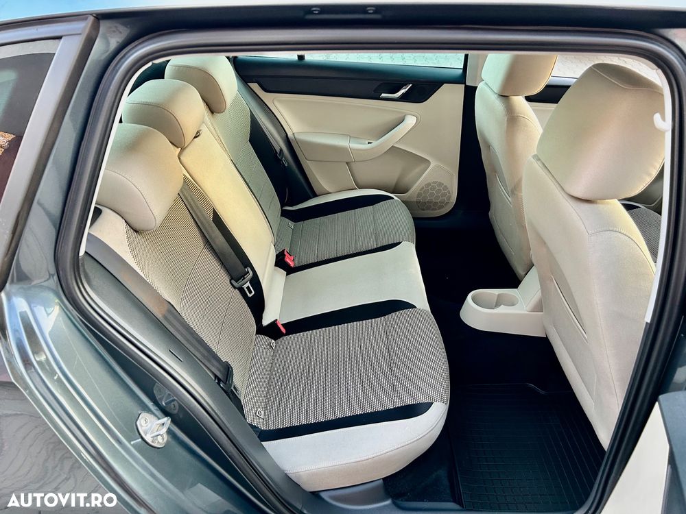 Skoda RAPID Spaceback 1.6 TDI Monte Carlo Green tec - 7