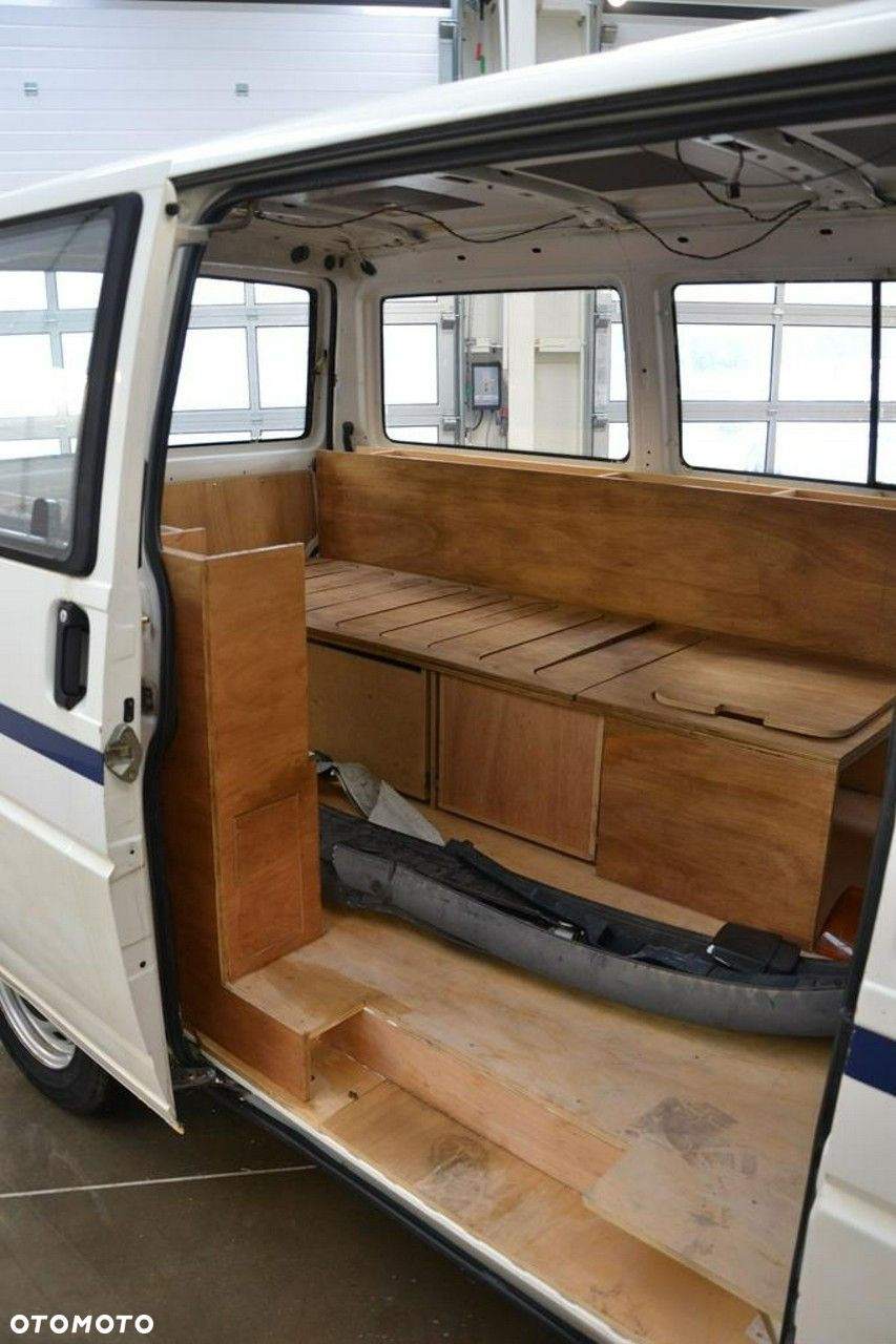 Volkswagen Transporter - 28