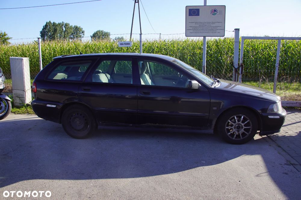Auto na części - Volvo V40 I Lift 1.9 Di 115 KM D4192T3 M56 2003R Silnik Skrzynia Drzwi Szyba Maska Klapa Zderzak Lusterko Deska Kokpit Sensor Moduł Licznik Kierownica - 2