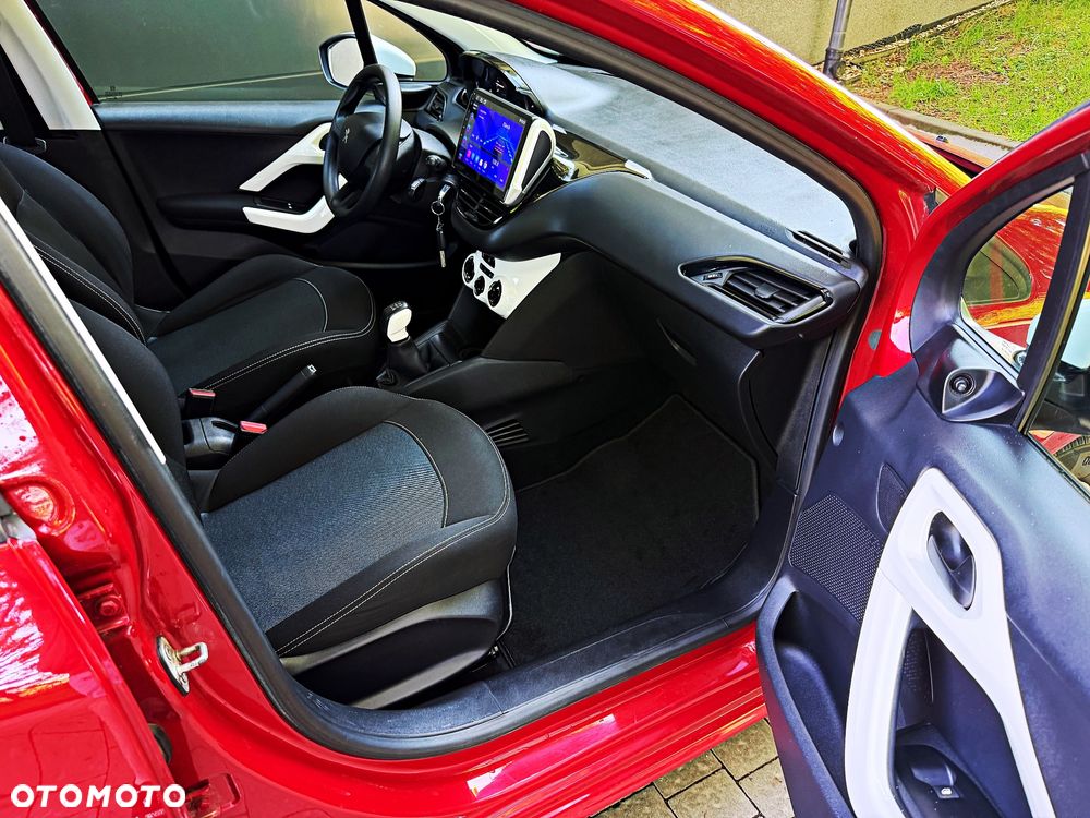 Peugeot 208 PureTech 82 Urban Move - 28