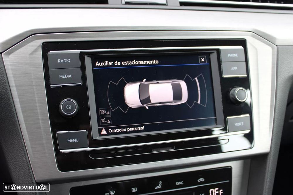 VW Passat 2.0 TDI Elegance - 25