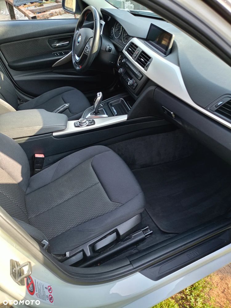 BMW Seria 3 320d Edition M Sport Shadow - 14