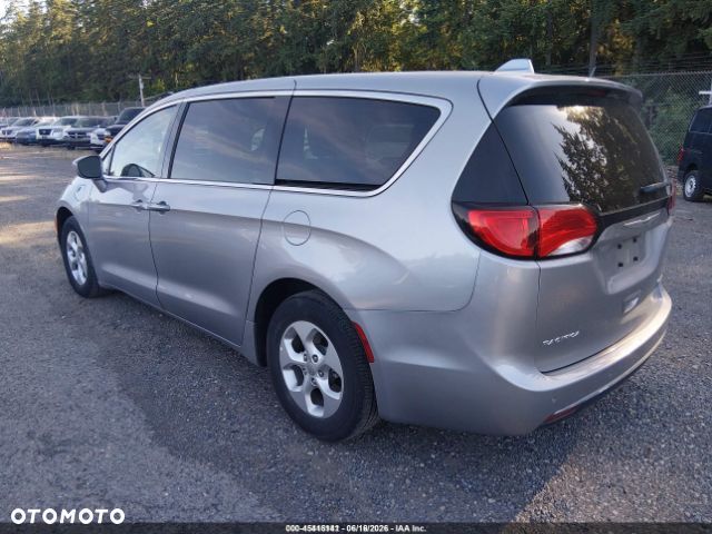 Chrysler Pacifica - 3