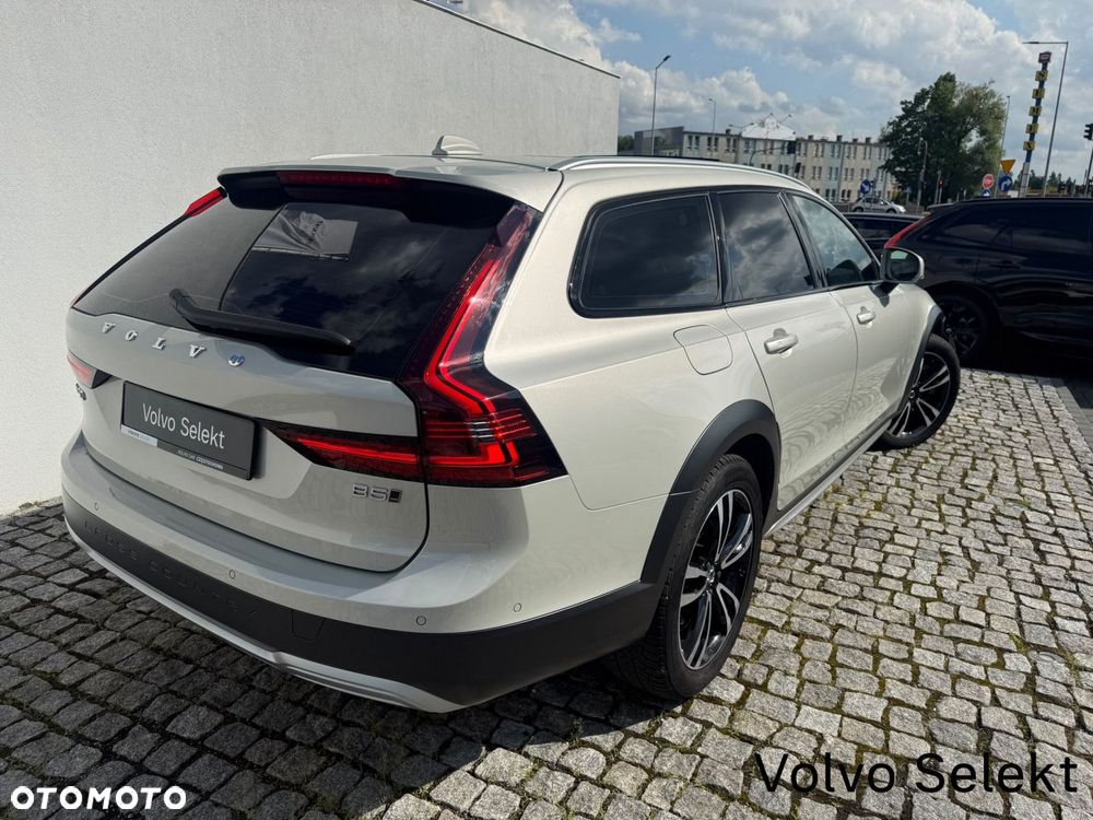 Volvo V90 Cross Country - 9