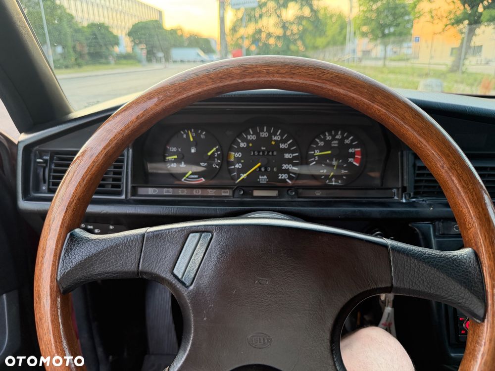 Mercedes-Benz W201 (190) - 11