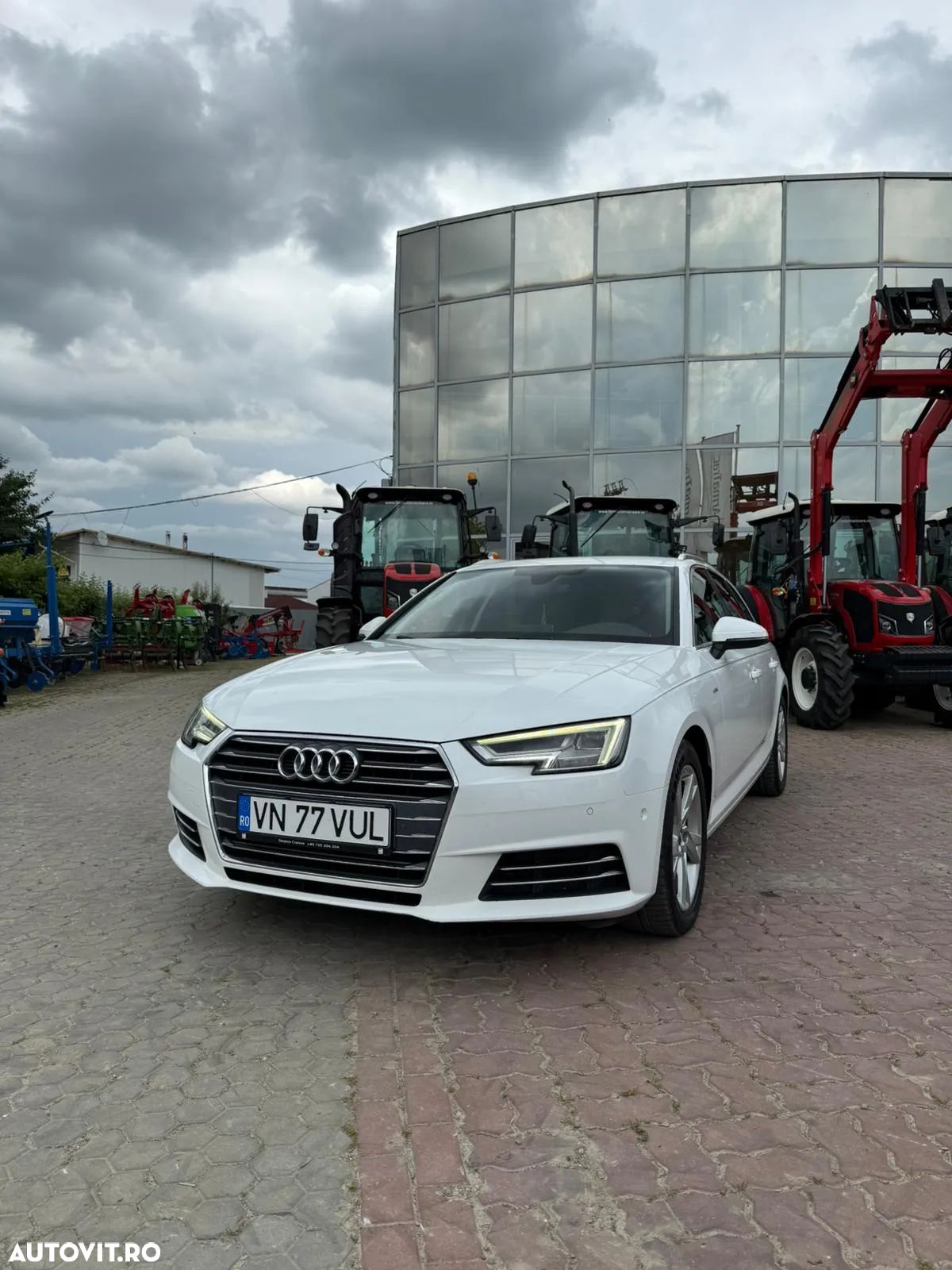 Audi A4 Avant 2.0 TDI S tronic - 1