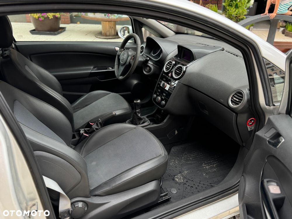 Opel Corsa 1.2 16V Cosmo - 12