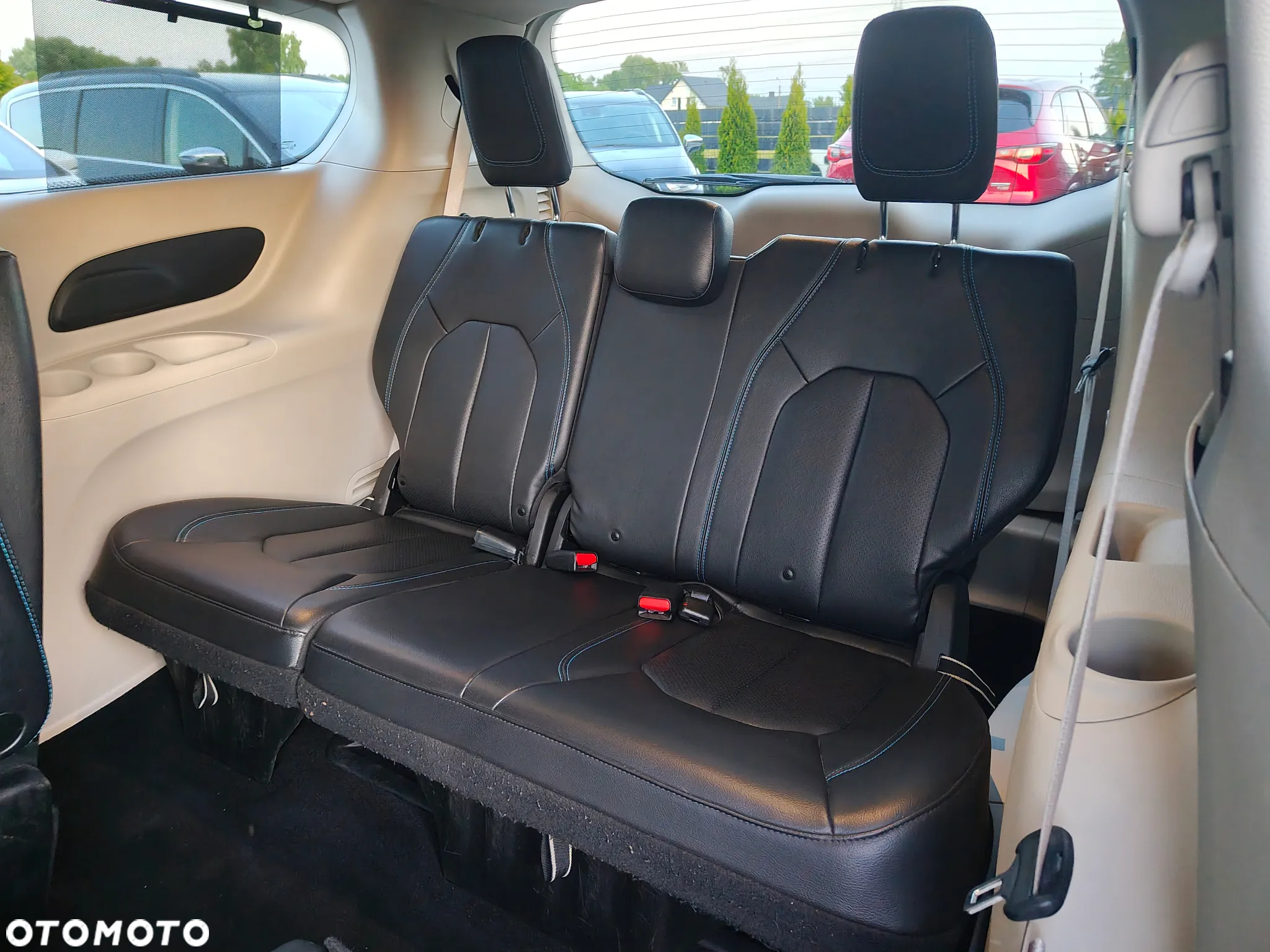 Chrysler Pacifica - 31