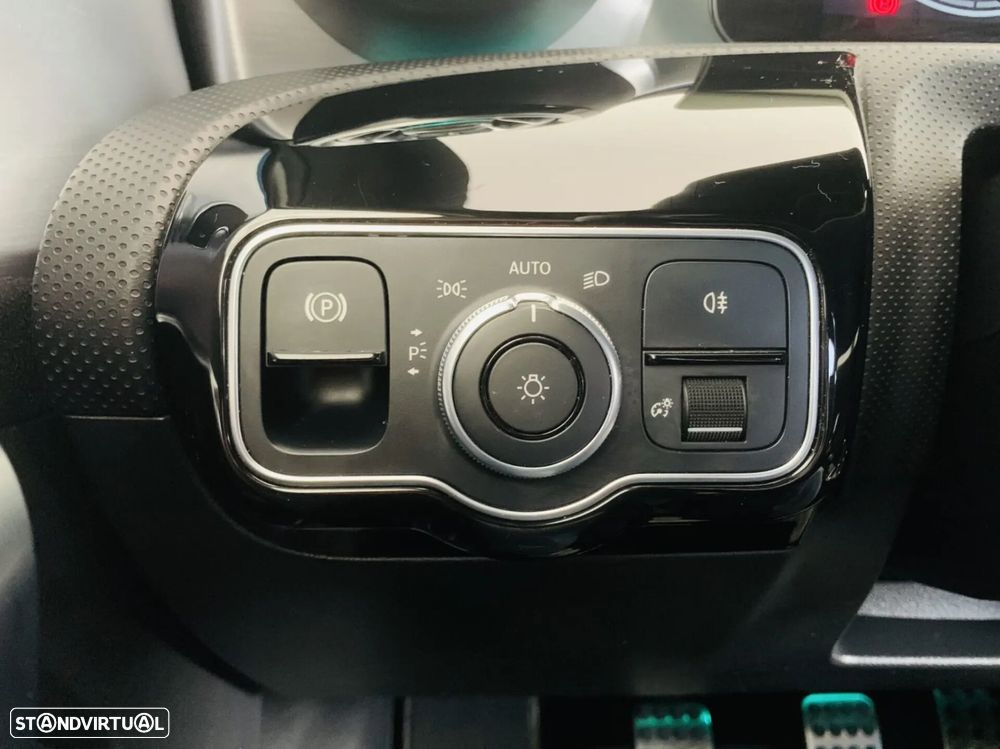 Mercedes-Benz A 180 Limousine d AMG Line - 11