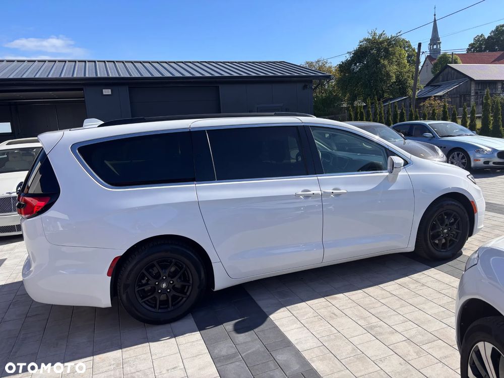 Chrysler Pacifica - 6