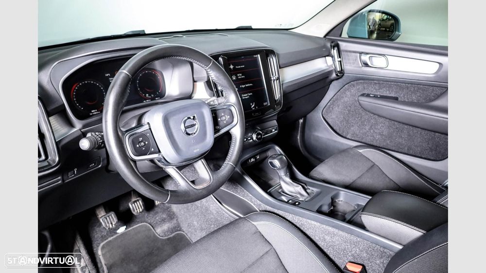 Volvo XC 40 1.5 T3 Momentum Plus — fotografia 11