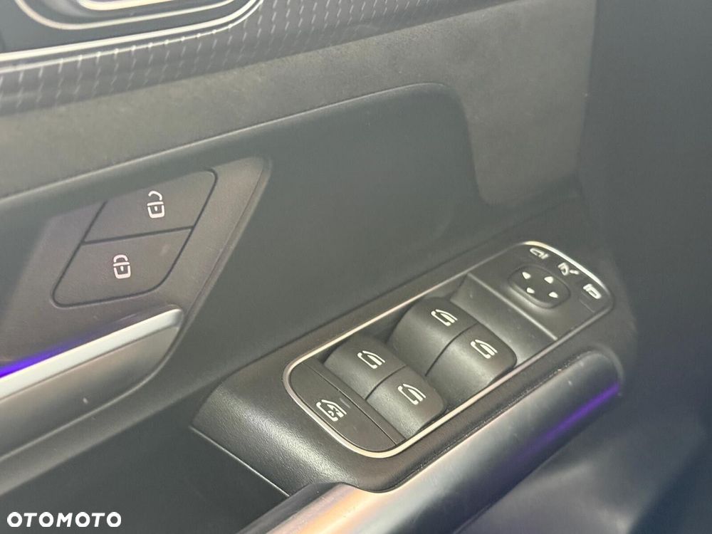 Mercedes-Benz EQA 350 66.5kWh 4-Matic AMG Line - 33