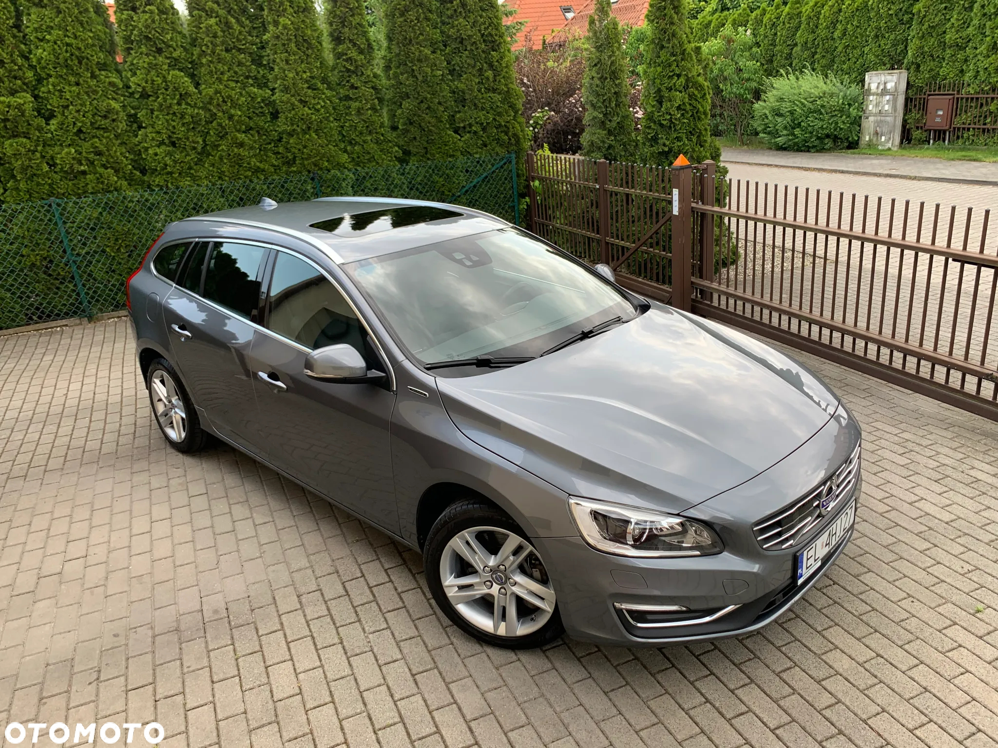 Volvo V60 D6 AWD Plug-in Hybrid Summum - 6