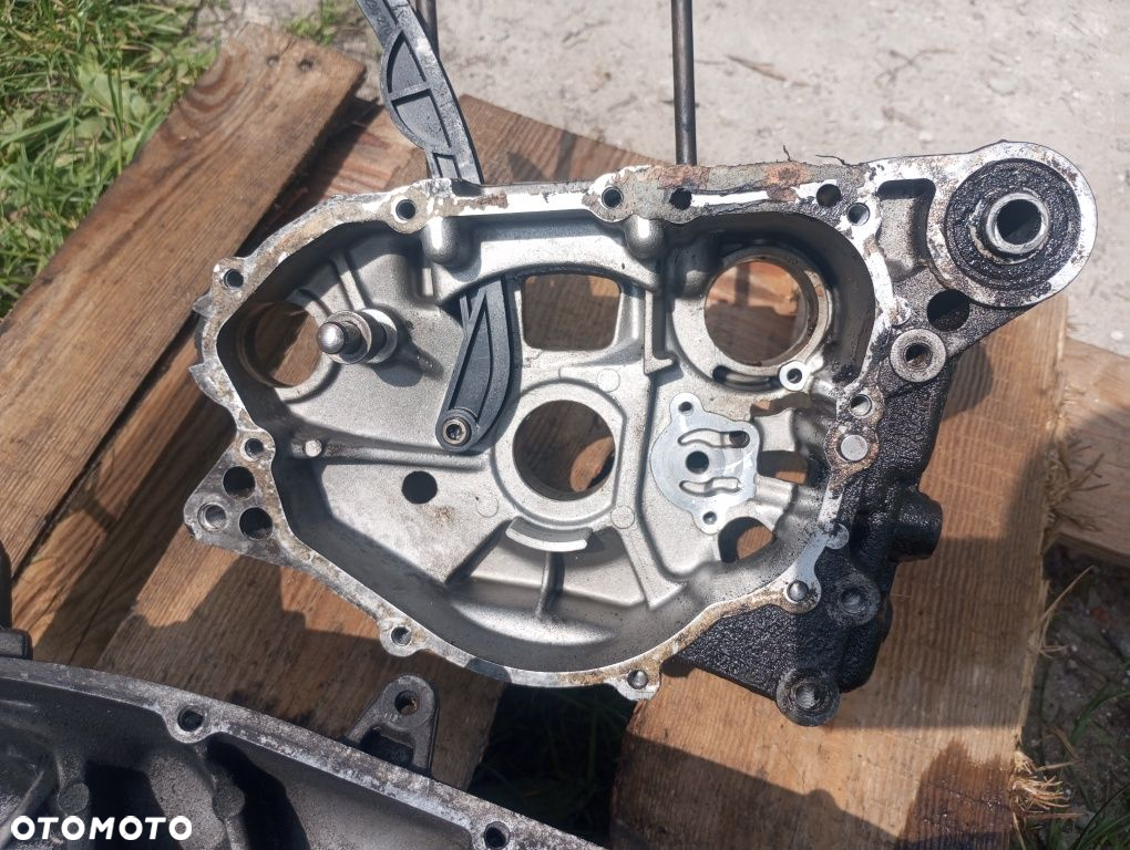 Kartery Leonardo Aprilia 125 150 pół karter przekładnia 200 napęd L5 - 8