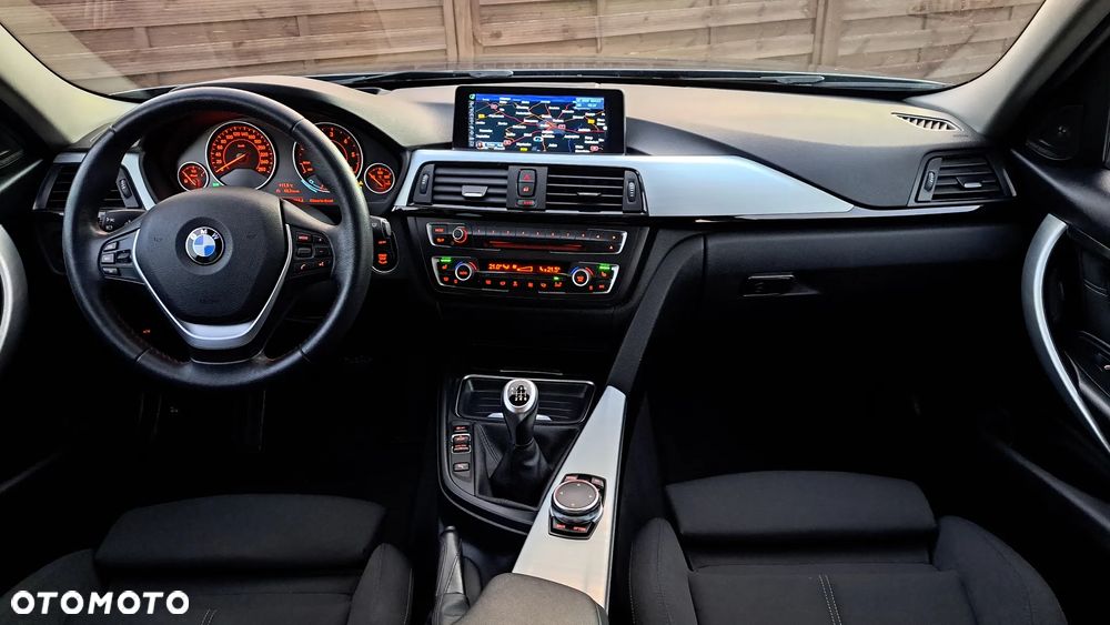 BMW Seria 3 318d Sport Line - 31