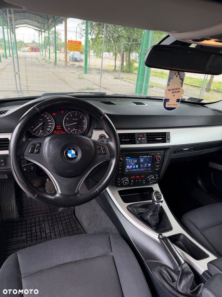 BMW Seria 3 318i - 4