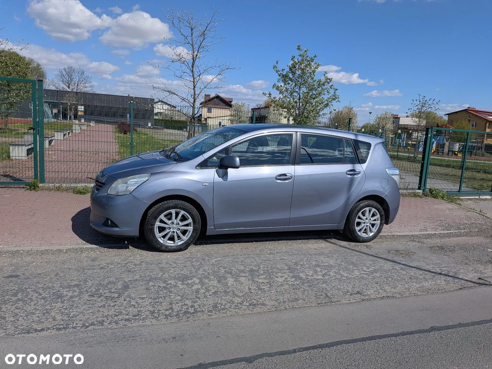 Toyota Verso 1.8 Executive - 11