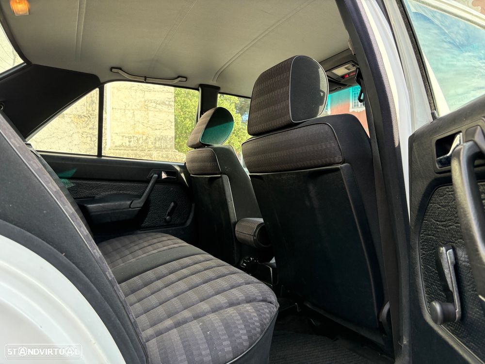 Mercedes-Benz W201 (1982-1993) 190 E 1.8 - 17