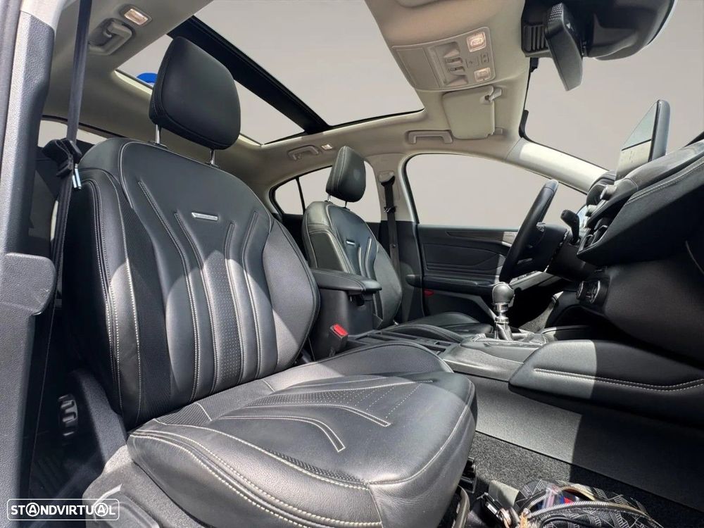 Ford Focus 1.5 EcoBoost Vignale — fotografia 17