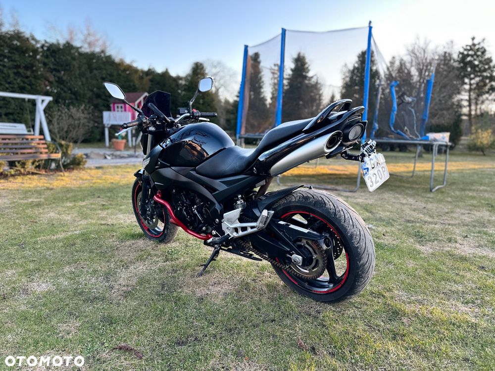 Suzuki GSR - 4