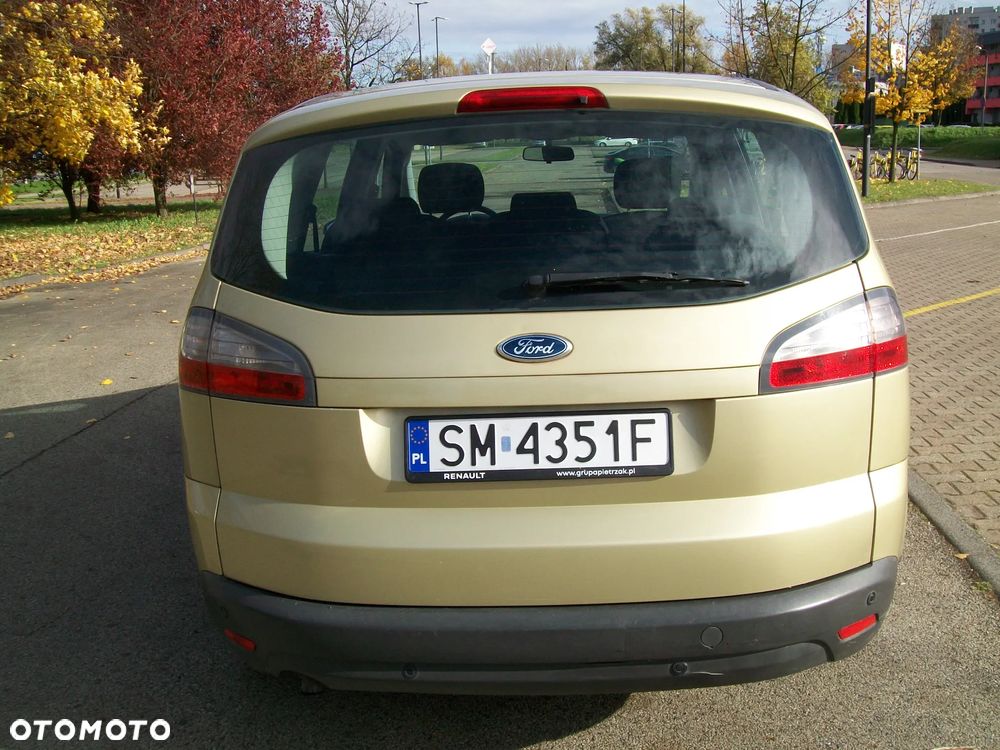 Ford S-Max - 11