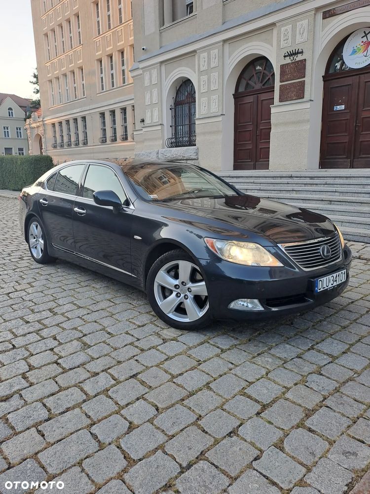 Lexus LS - 24