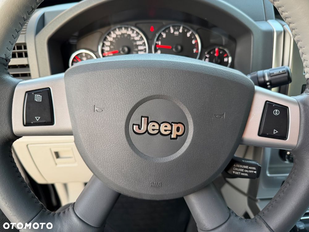 Jeep Cherokee - 29