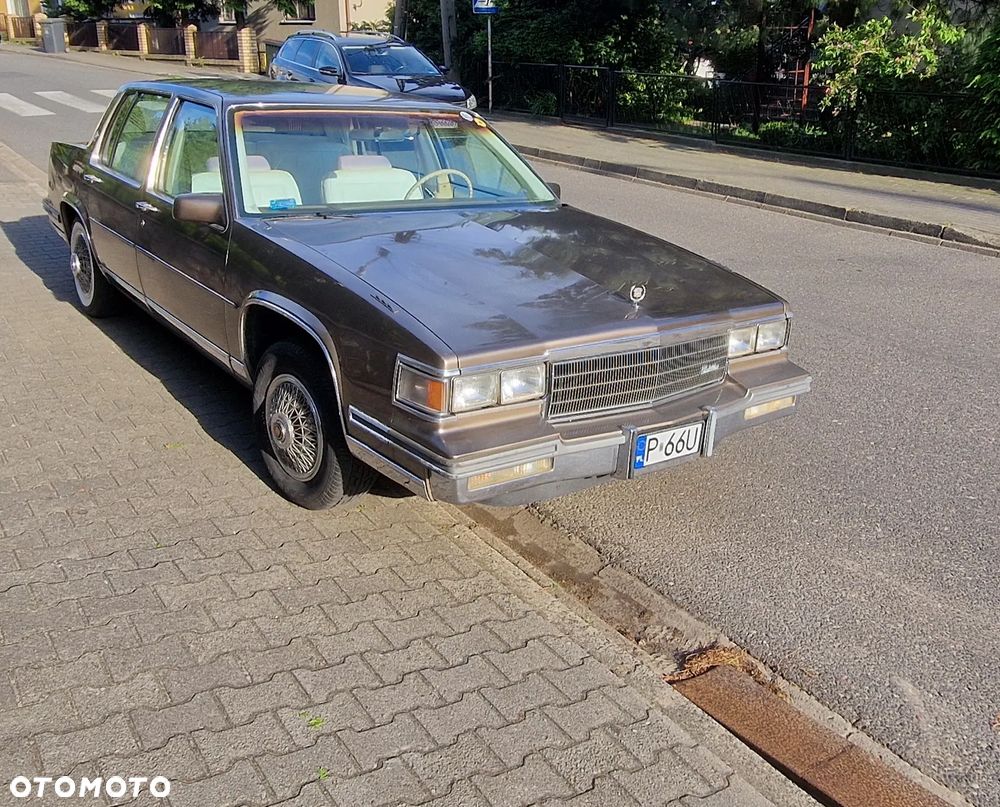 Cadillac Deville - 4