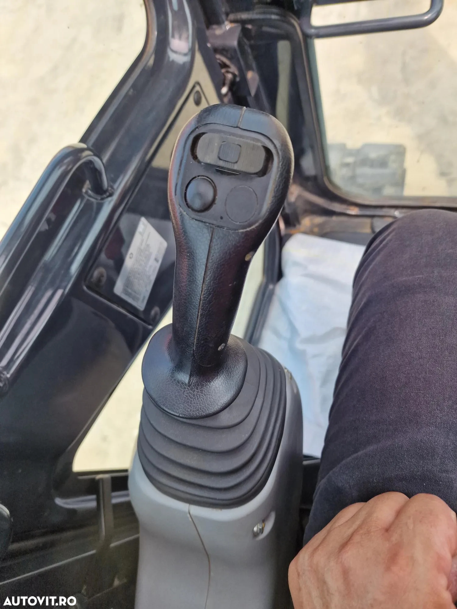 Hitachi ZX55, 5,5 tone, Cupa excavare+cupa taluz, inst picon, AC, Senile 90% ok, Computer de bord in limba romana, CA NOU, posibilitate leasing 4 ani-PROMOTIE 57900 EUR+Tva - 9