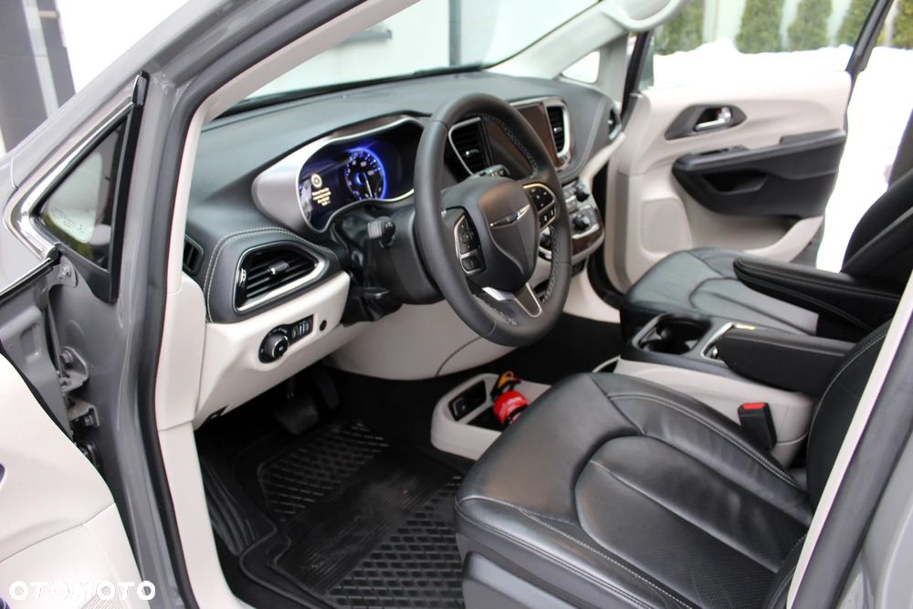 Chrysler Pacifica - 14