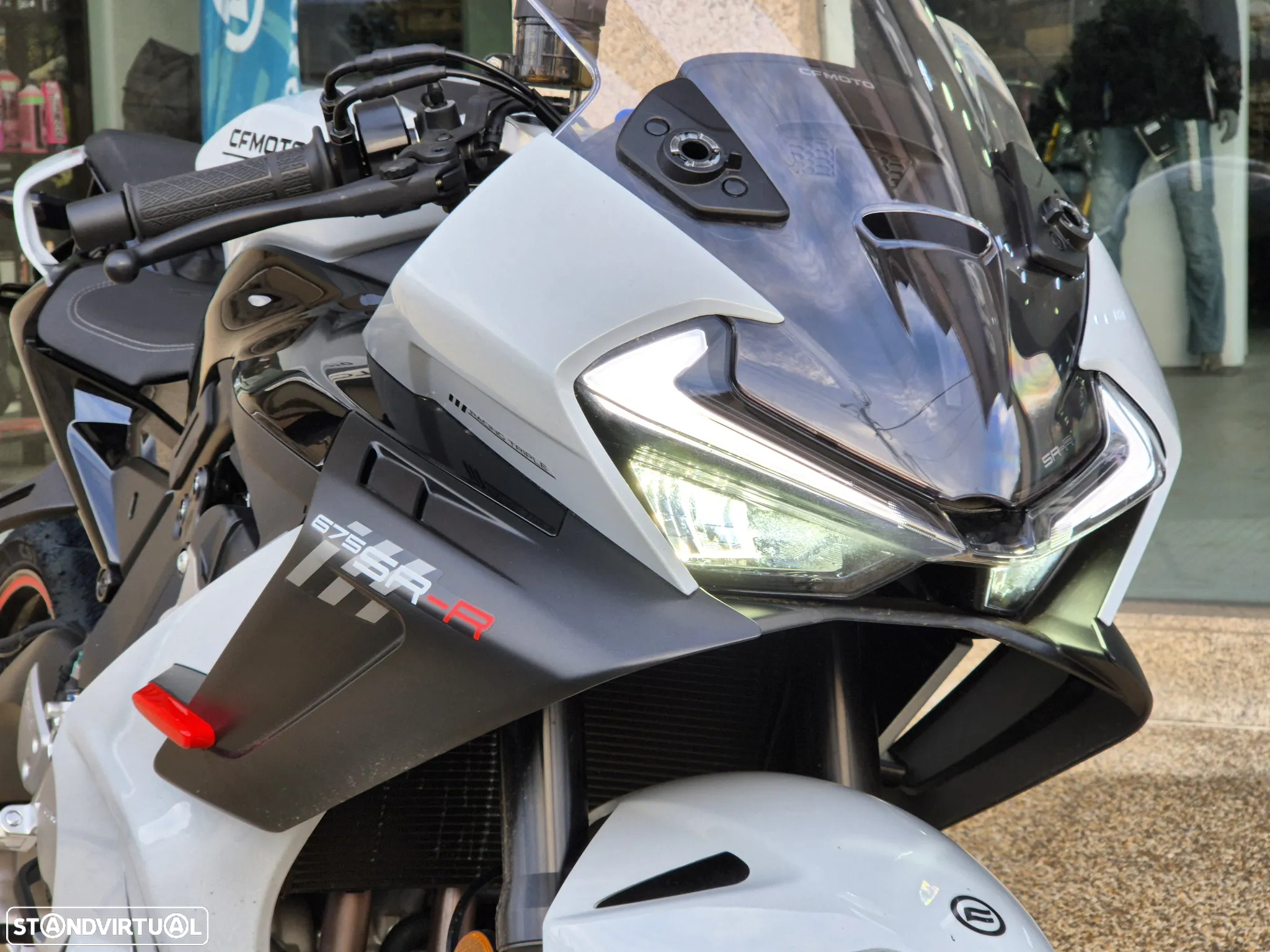 CF Moto 675SR-R - 12