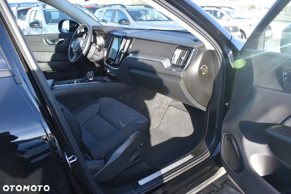 Volvo XC 60 B4 B Essential - 27