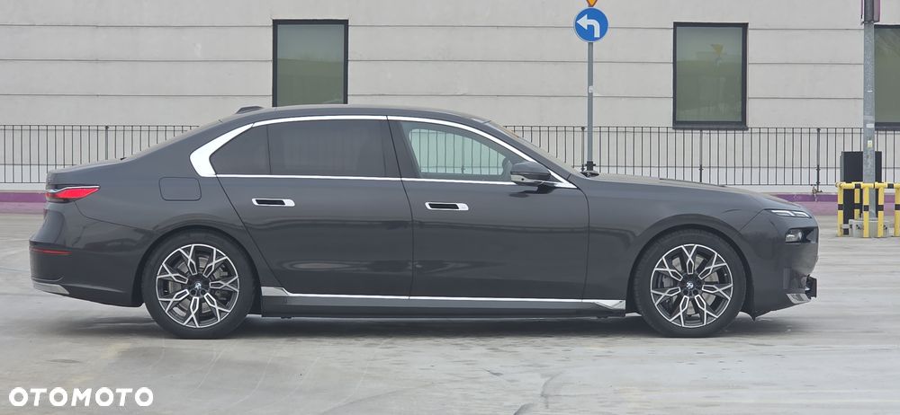 BMW Seria 7 750e xDrive - 3