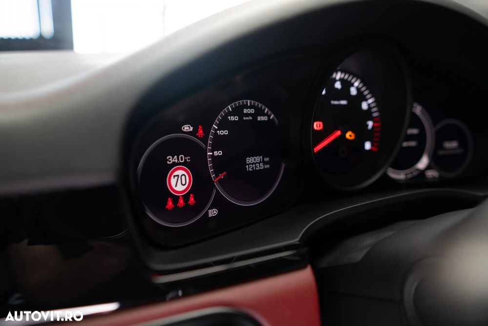 Porsche Cayenne Standard - 12