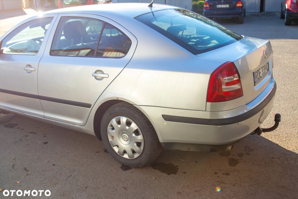 Skoda Octavia 1.6 Ambiente - 9