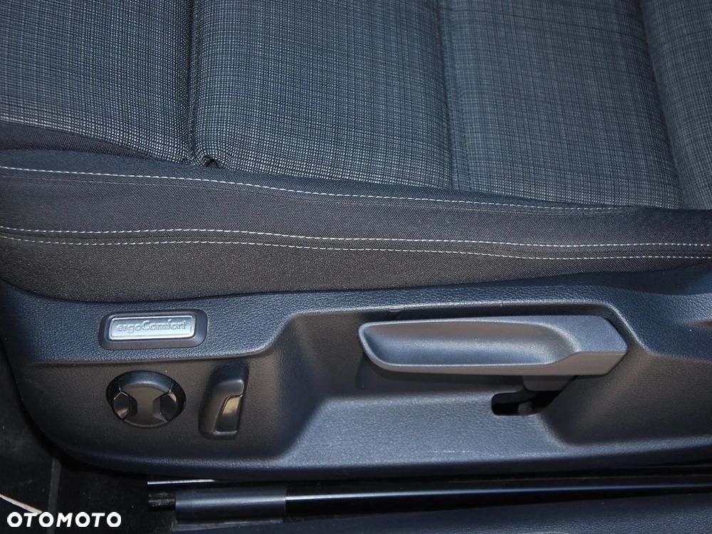 Volkswagen Passat 2.0 TSI Business DSG - 11