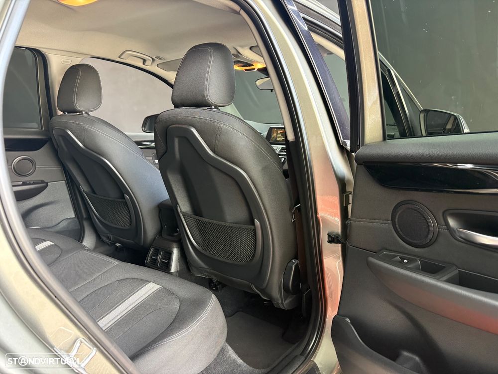 BMW 218 Active Tourer d Line Sport - 36