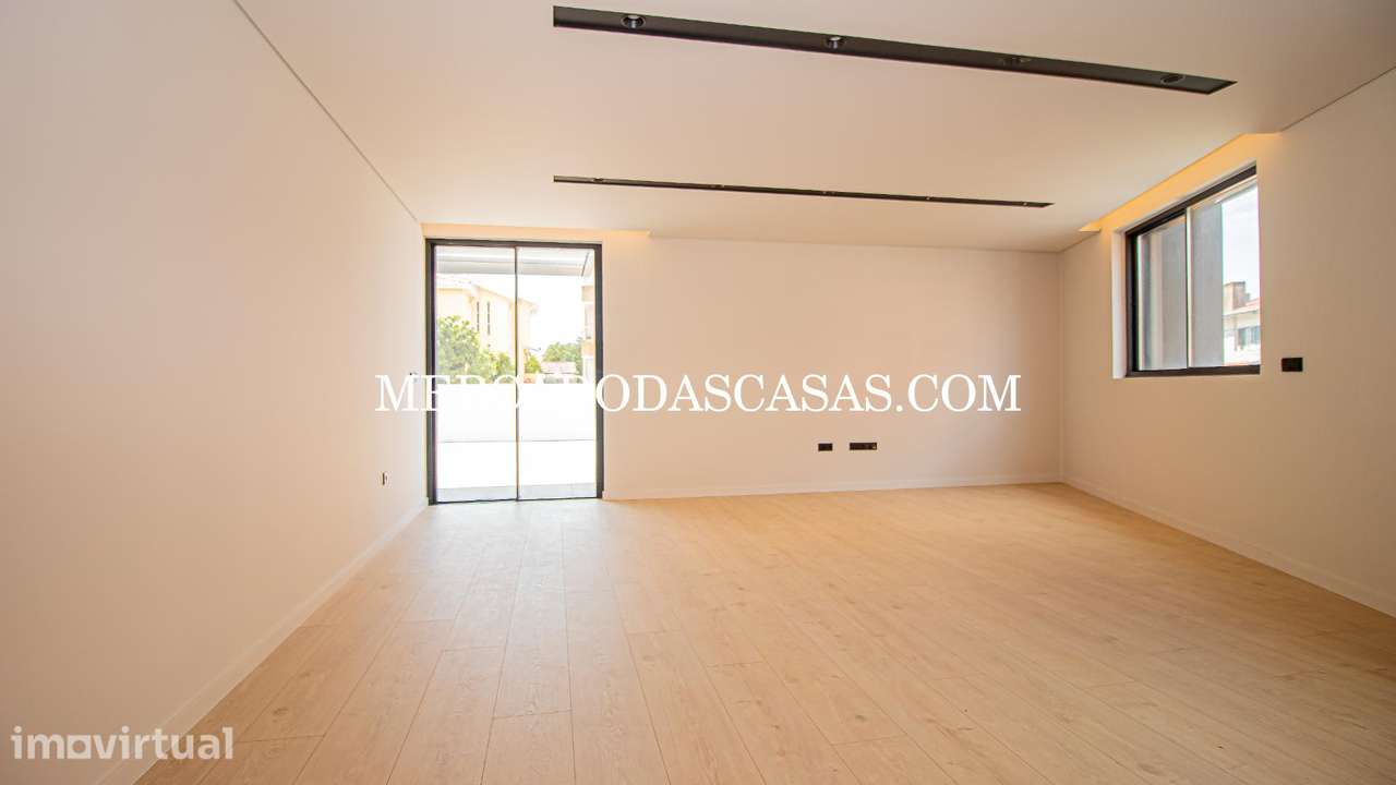 Apartamento T2 c/terraço e 2 lugares garagem - Grande imagem: 2/35